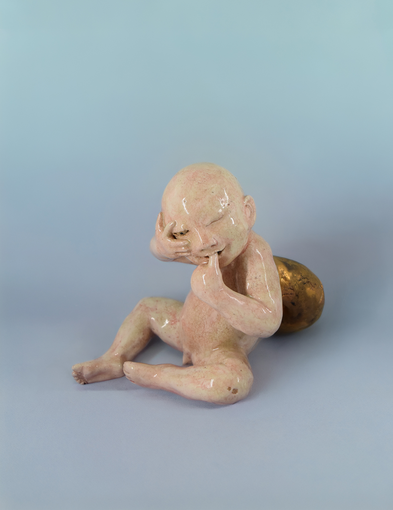 相場るい児「蝸牛童子」h17.5×w14×d21cm、陶
